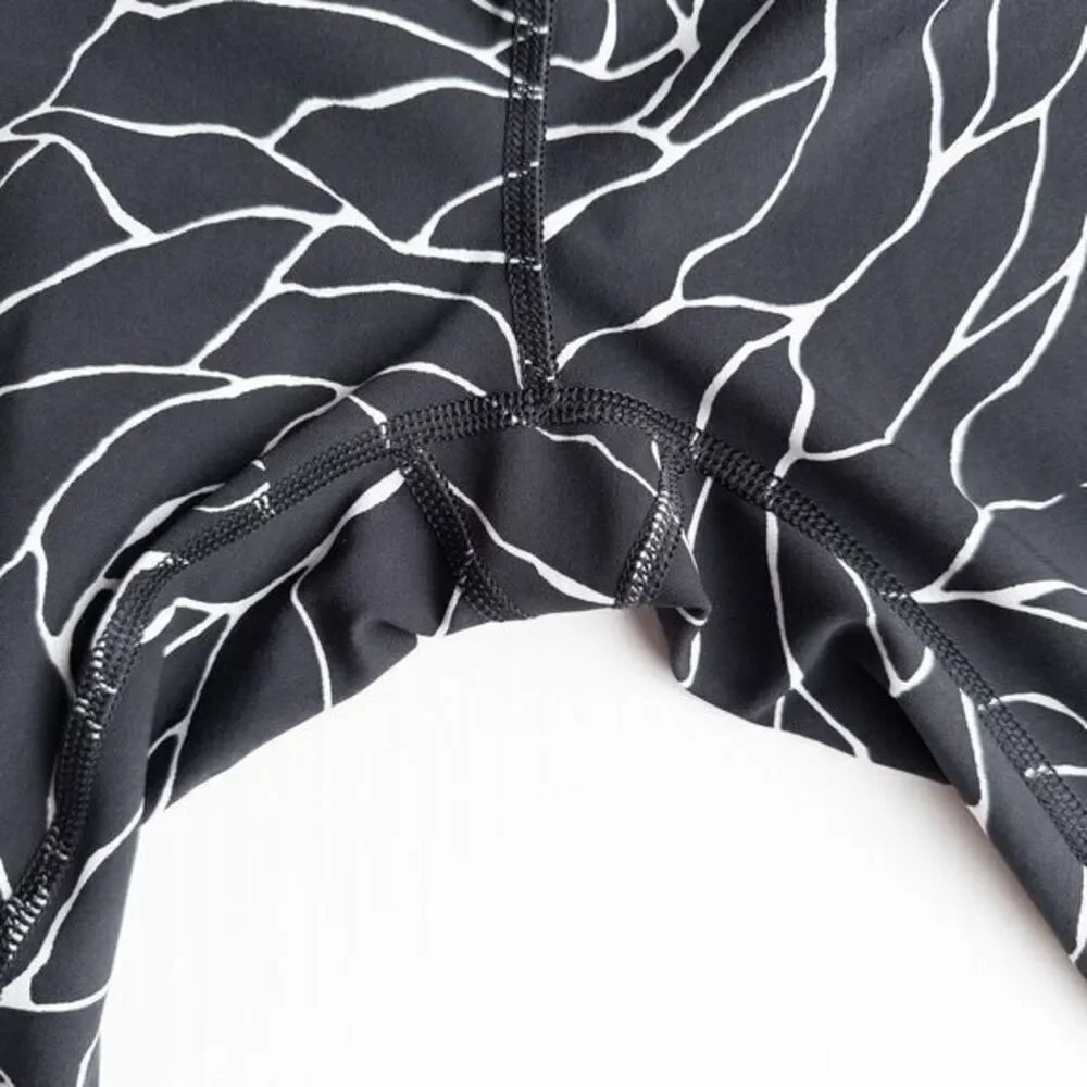 Lululemon Wunder Under Hi Rise 1/2 Tight Womens 4 Rose Alpine White Black W6AGFS